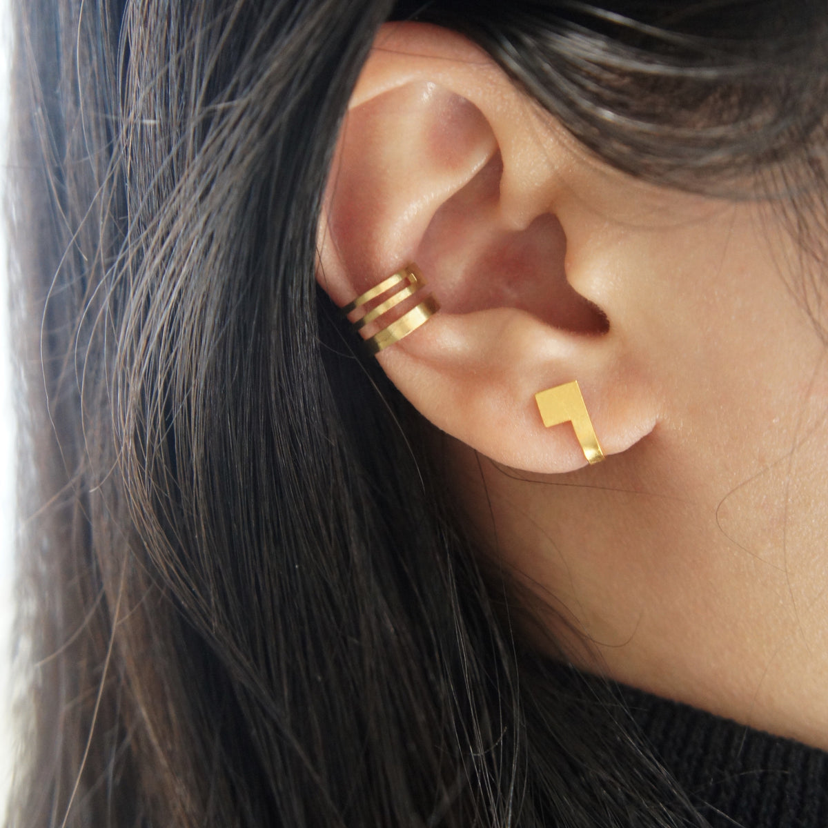 3 Sparks gold ear cuff